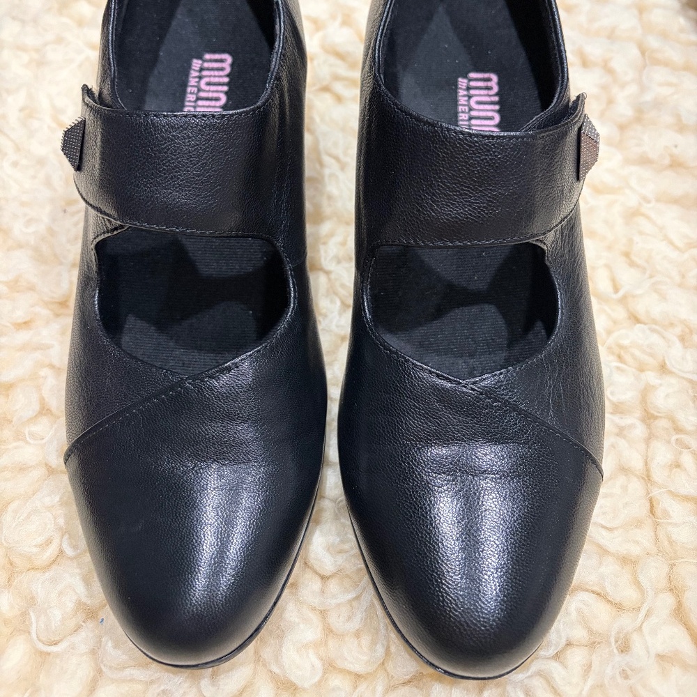 NIB Munro Leann heels 8 1/2